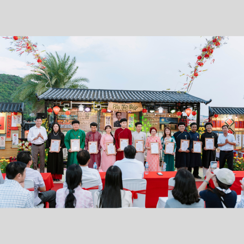 Khai Bút Phố Thư Pháp “Hà Tiên Thập Cảnh Khúc Vịnh” - Điểm Nhấn Văn Hóa Tại Lễ Hội 290 Năm Tao Đàn Chiêu Anh Các